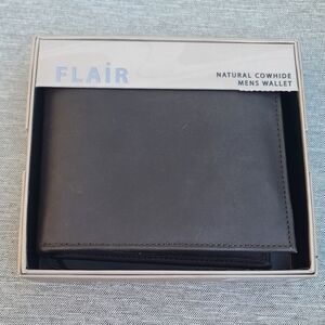 New In Box Bifold Brown  Leather Flair Men's Wallet